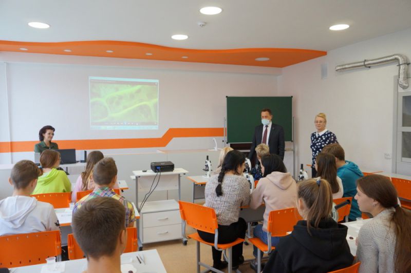 29 сентября состоялось открытие центра образования естественно-научной и технологической направленностей «Точка роста»